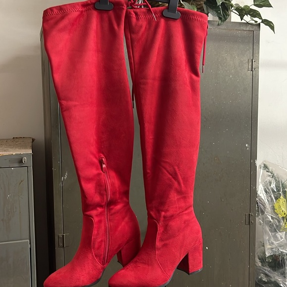 …Red… over the knee… Boots… Like new! Size 9.5 - Picture 5 of 5